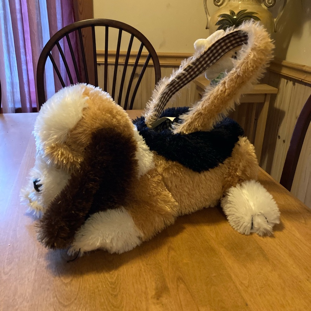 Vintage Celebration Creation plush dog basket